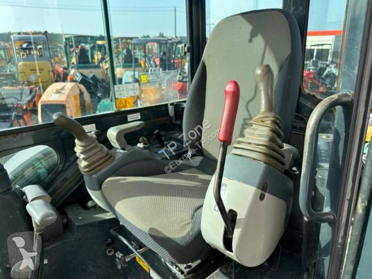 Rýpadlo Hitachi zx26u-5a cr cabine à 22 900 € ht