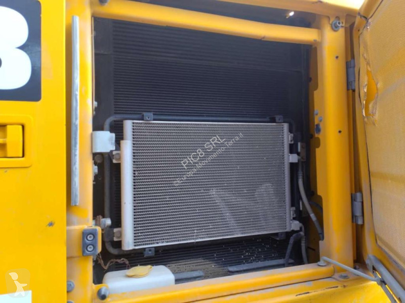 جرافة JCB 220XLC