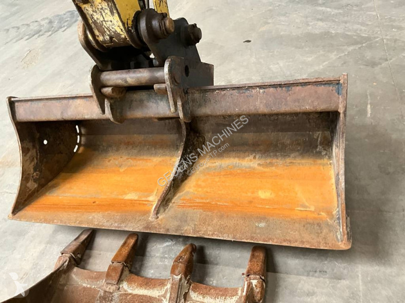 جرافة Yanmar B 75 W