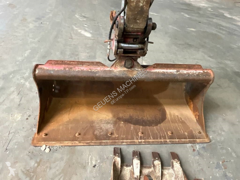 Lopatový nakládač Takeuchi 280
