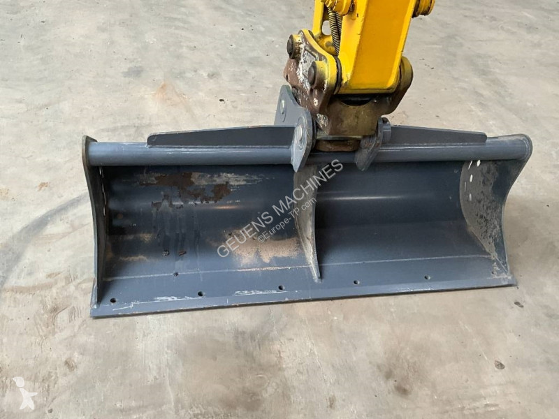 Rýpadlo Komatsu MR3