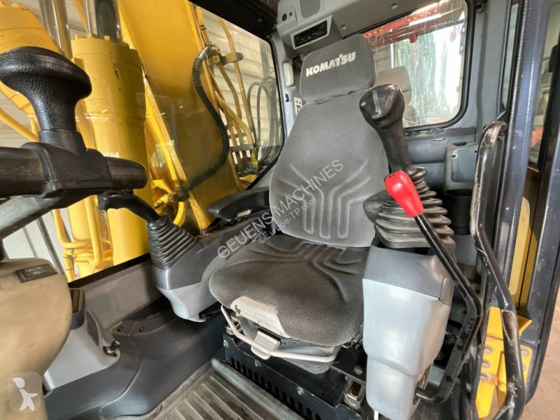 جرافة Komatsu 2207
