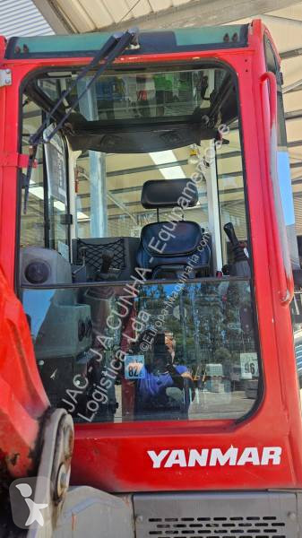 Lopatový nakládač Yanmar