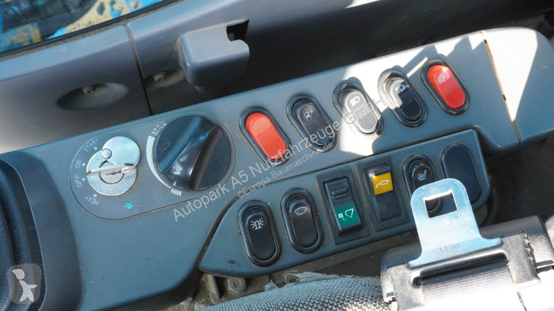 جرافة Komatsu Mobilbagger Verstellausleger HS21