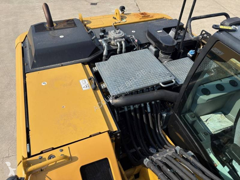 جرافة Caterpillar M318F