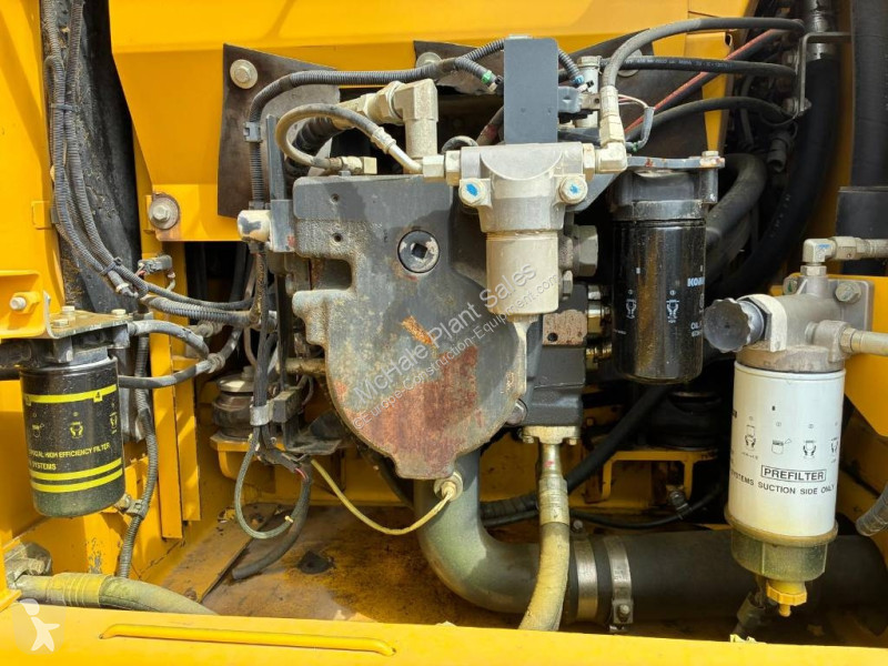 جرافة Komatsu LC10