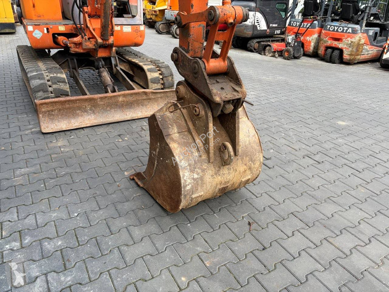 Rýpadlo Hitachi 2