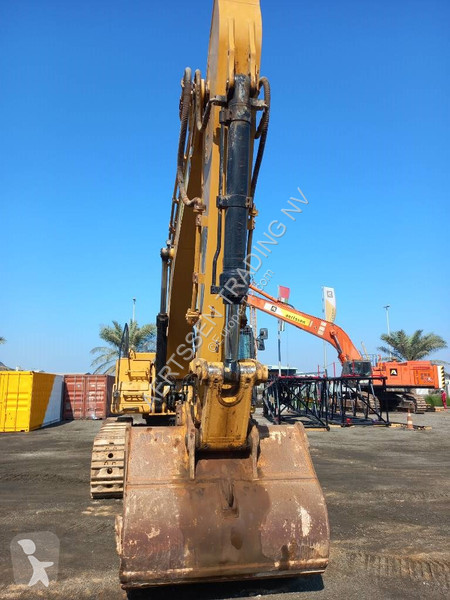 جرافة Caterpillar 350 (EXW - Abu Dhabi)