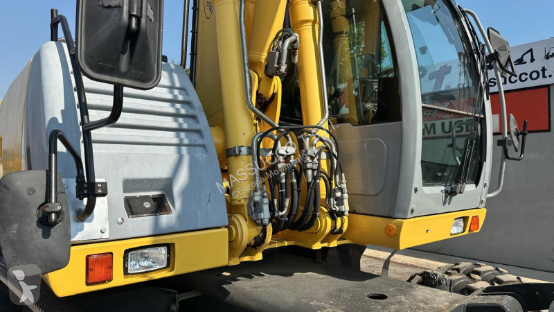 جرافة New Holland WE170C