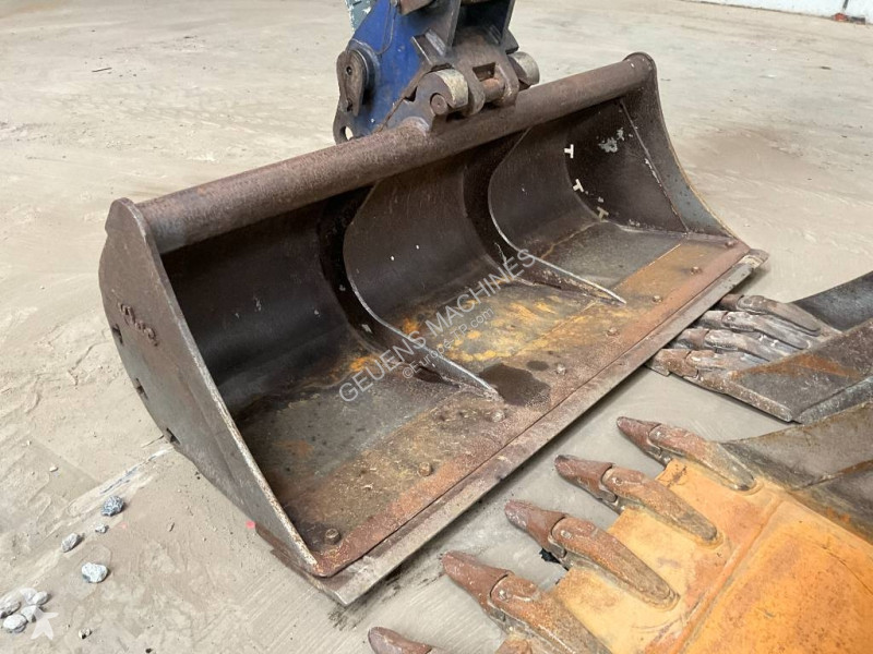 جرافة Neuson EZ 80