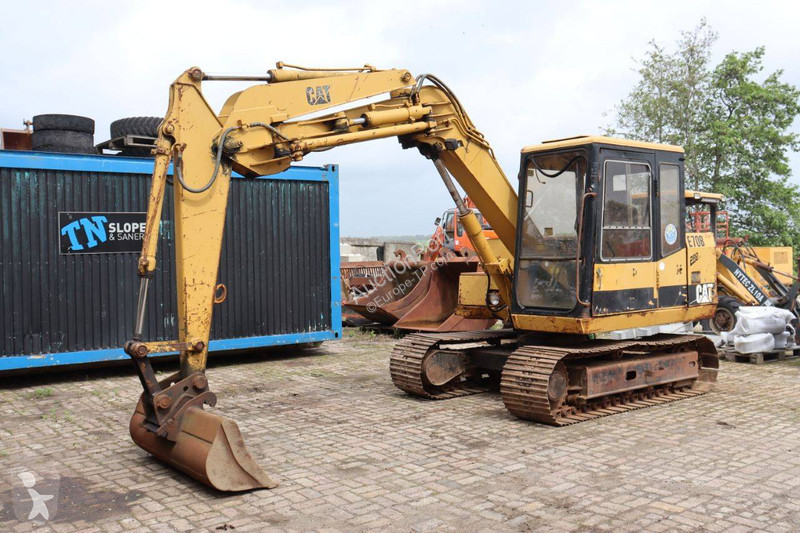 Rýpadlo Caterpillar E70B