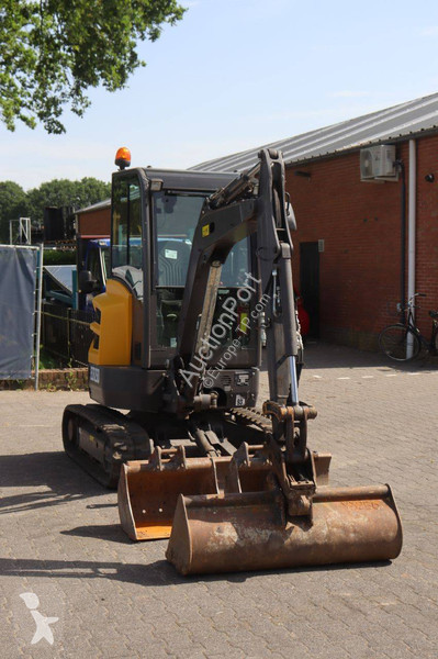 جرافة Volvo ECR25D