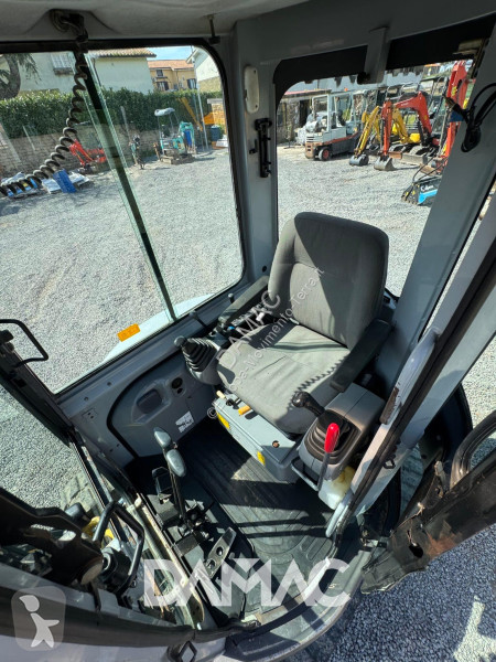 Rýpadlo New Holland E35.2SR