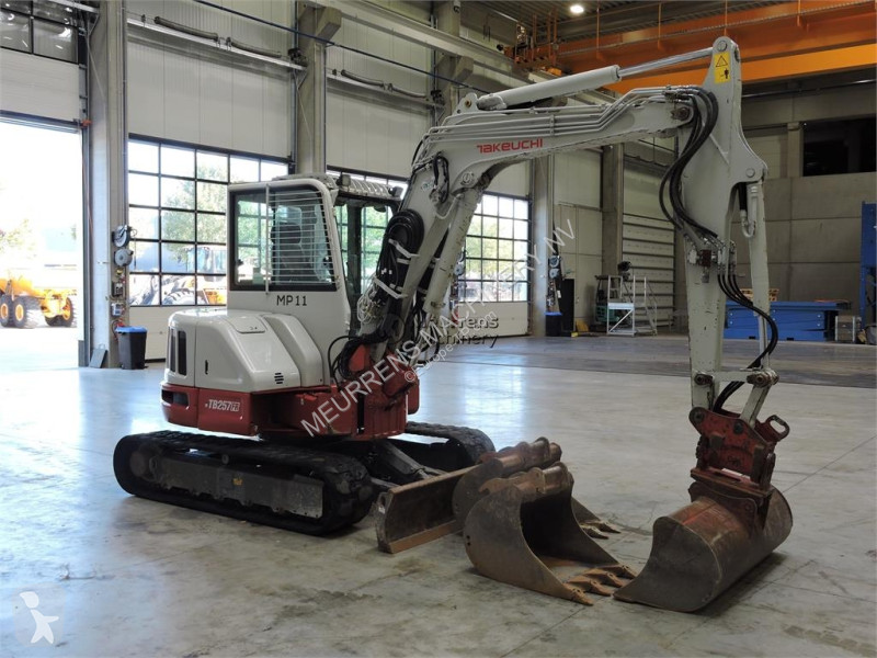 جرافة Takeuchi TB257FR Powertilt