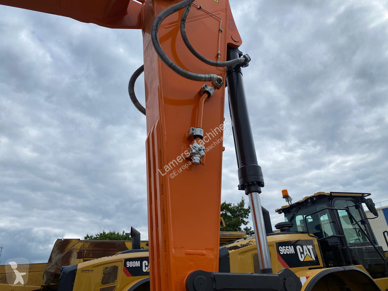 Lopatový nakládač Develon DX360LCA-7M .