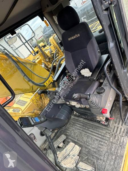 جرافة Komatsu PC210LC-11