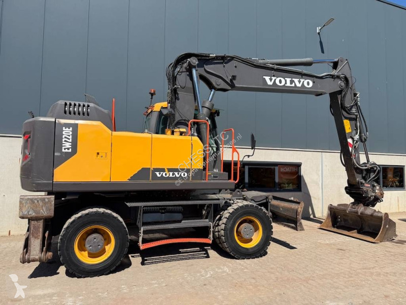 جرافة Volvo 220 E 220 - 180 -