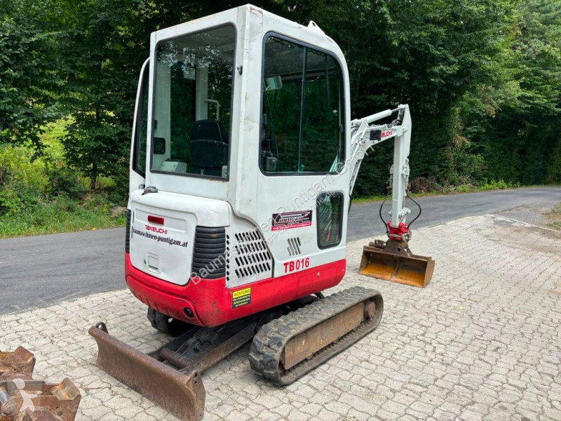 جرافة Takeuchi