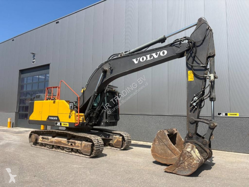 جرافة Volvo EC220ENL (Two Buckets)