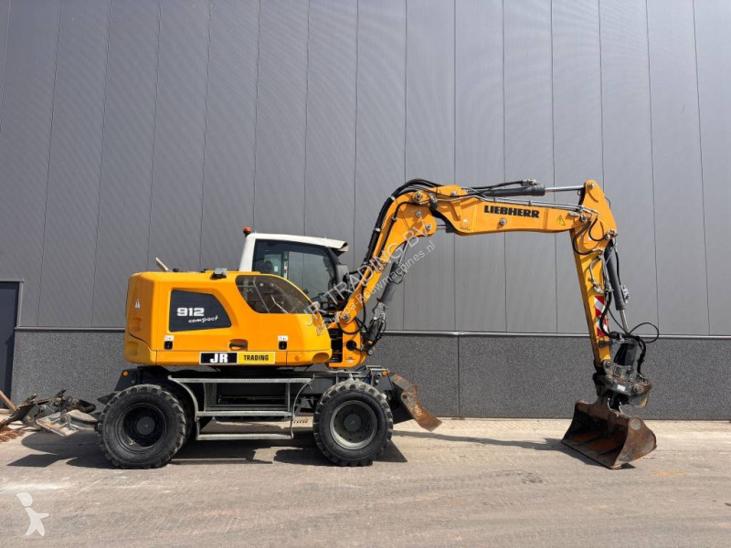 Rýpadlo Liebherr Compact (3 Buckets + Forks)