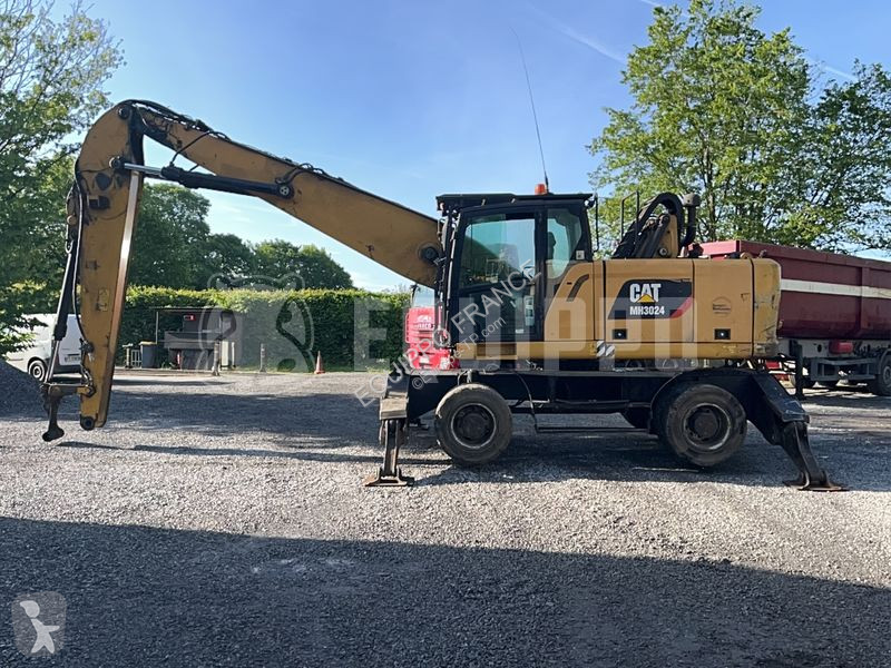 Lopatový nakládač Caterpillar MH3024