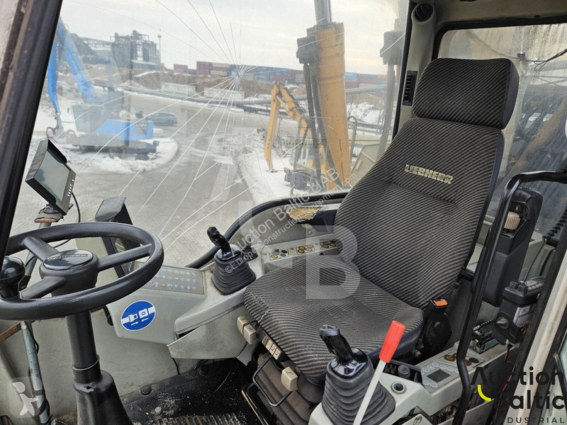 Liebherr A 944 C HD Litronic excavator