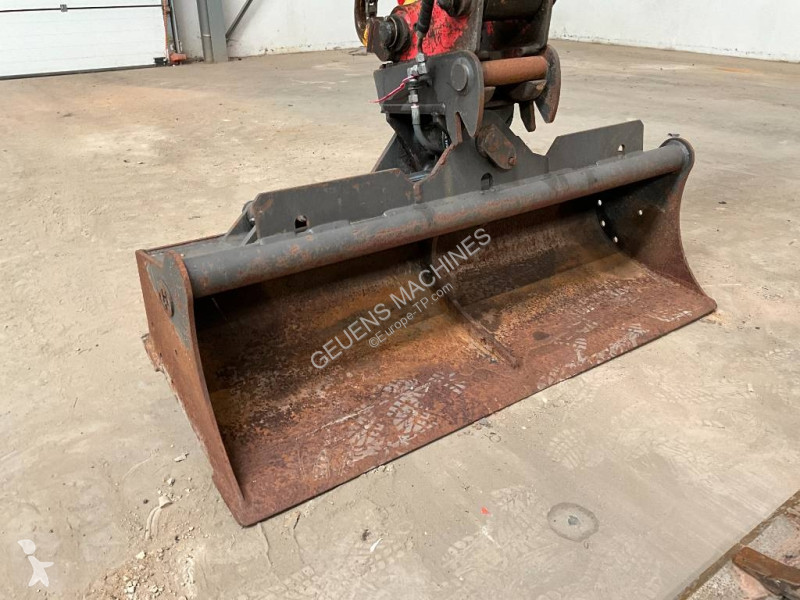 Excavator Caterpillar 305.5 E 2