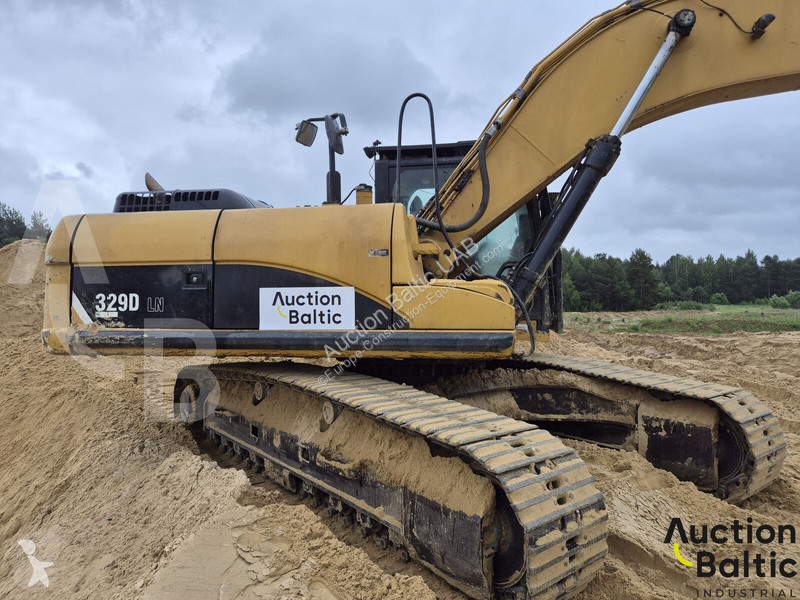 Lopatový nakládač Caterpillar LN