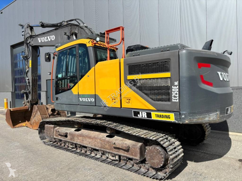 Pelle Volvo 250 ENL (Two buckets)