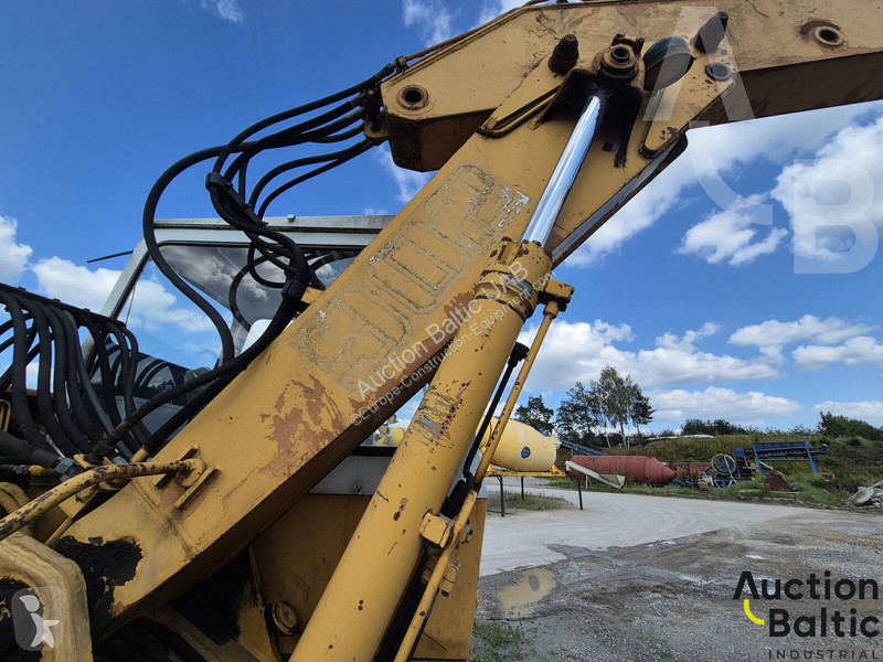 Багер Liebherr R 902