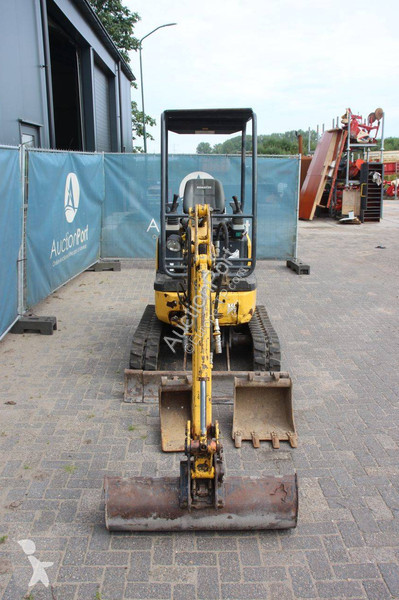 Екскаватор Komatsu PC16R-3HS