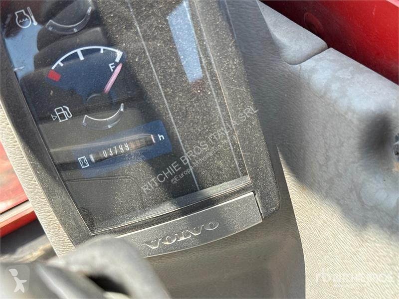 Екскаватор Volvo
