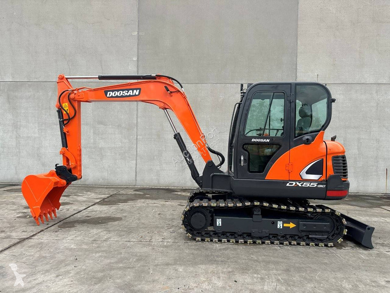 Escavadora Doosan 9C