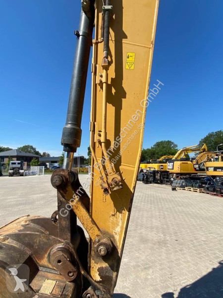 Екскаватор Caterpillar