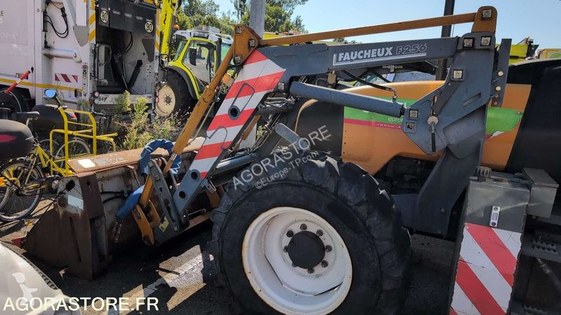 Renault DIVERS excavator