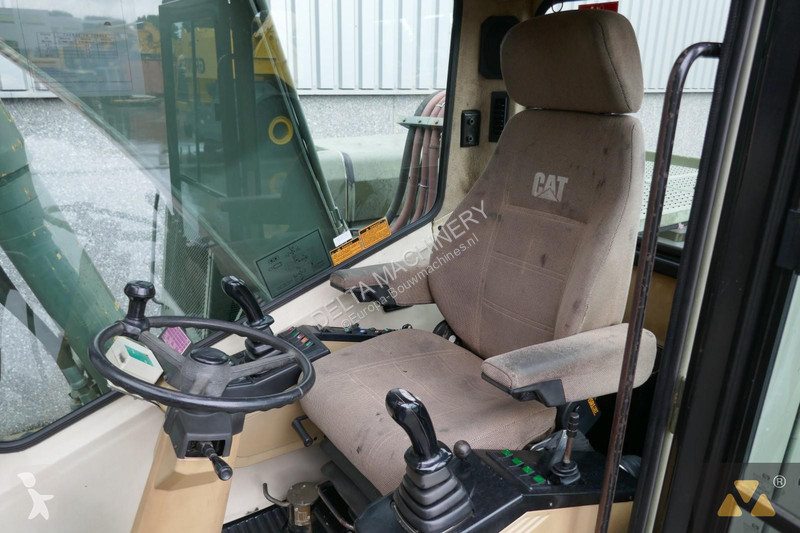 Koparka Caterpillar Ex-army