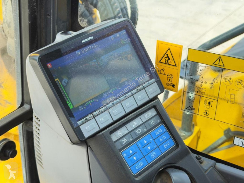 Komatsu MR-11E0 excavator
