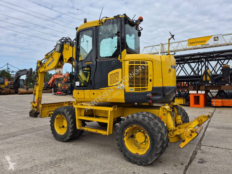 Экскаватор Komatsu MR8