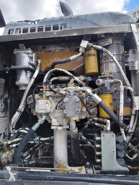Escavadora Caterpillar