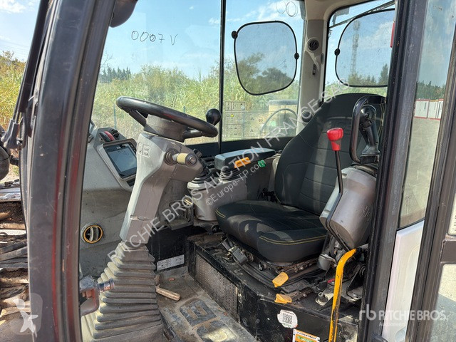 Экскаватор JCB  HD110WT 4F