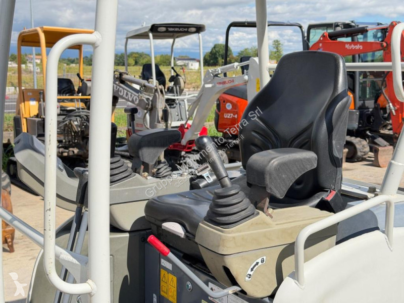 Экскаватор Takeuchi TB216