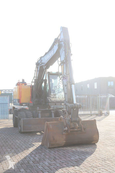 جرافة Volvo EWR150E