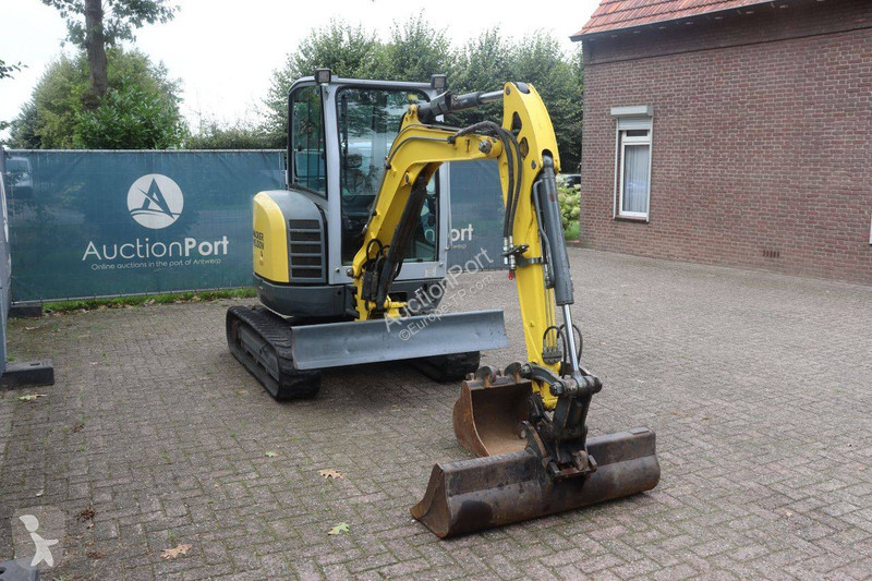 جرافة Neuson EZ26