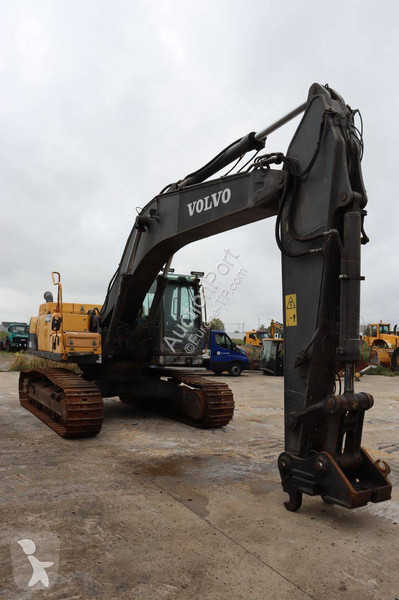 جرافة Volvo L