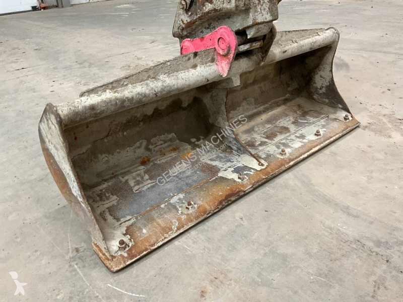 جرافة Komatsu MR5