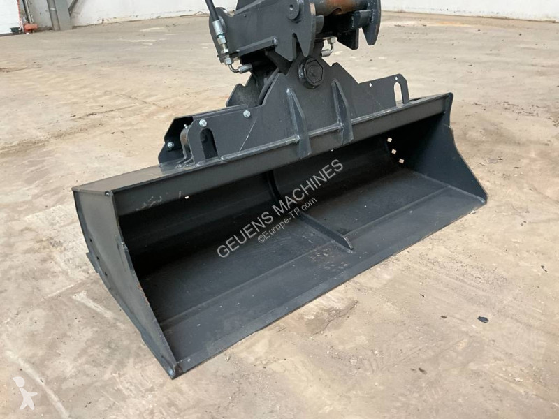 جرافة Kubota 274