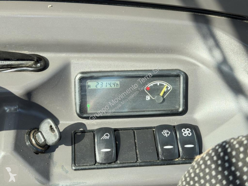 جرافة Volvo ECR25D