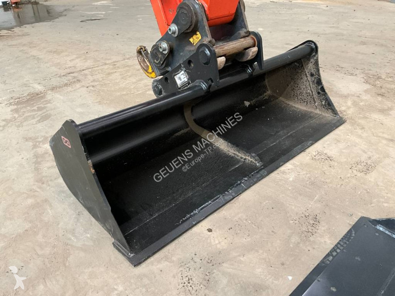 جرافة Kubota 0804 A 2