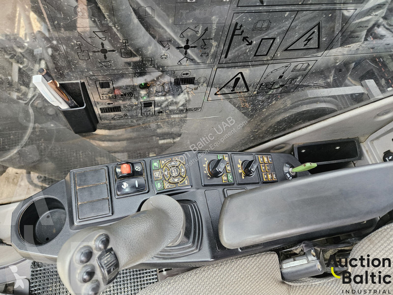 جرافة Volvo EC220EL