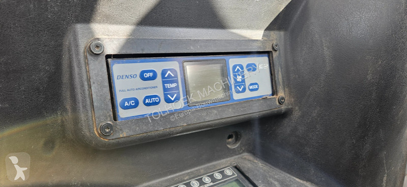 جرافة Takeuchi TB 295W